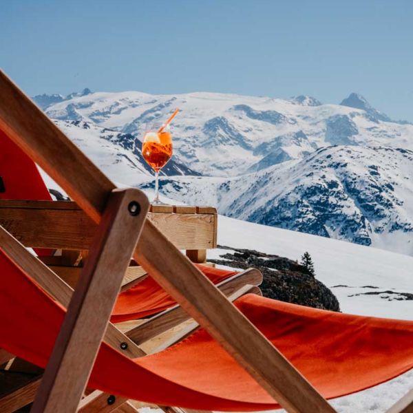 Chaises longues avec vue | La Cabane Alpe d'Huez